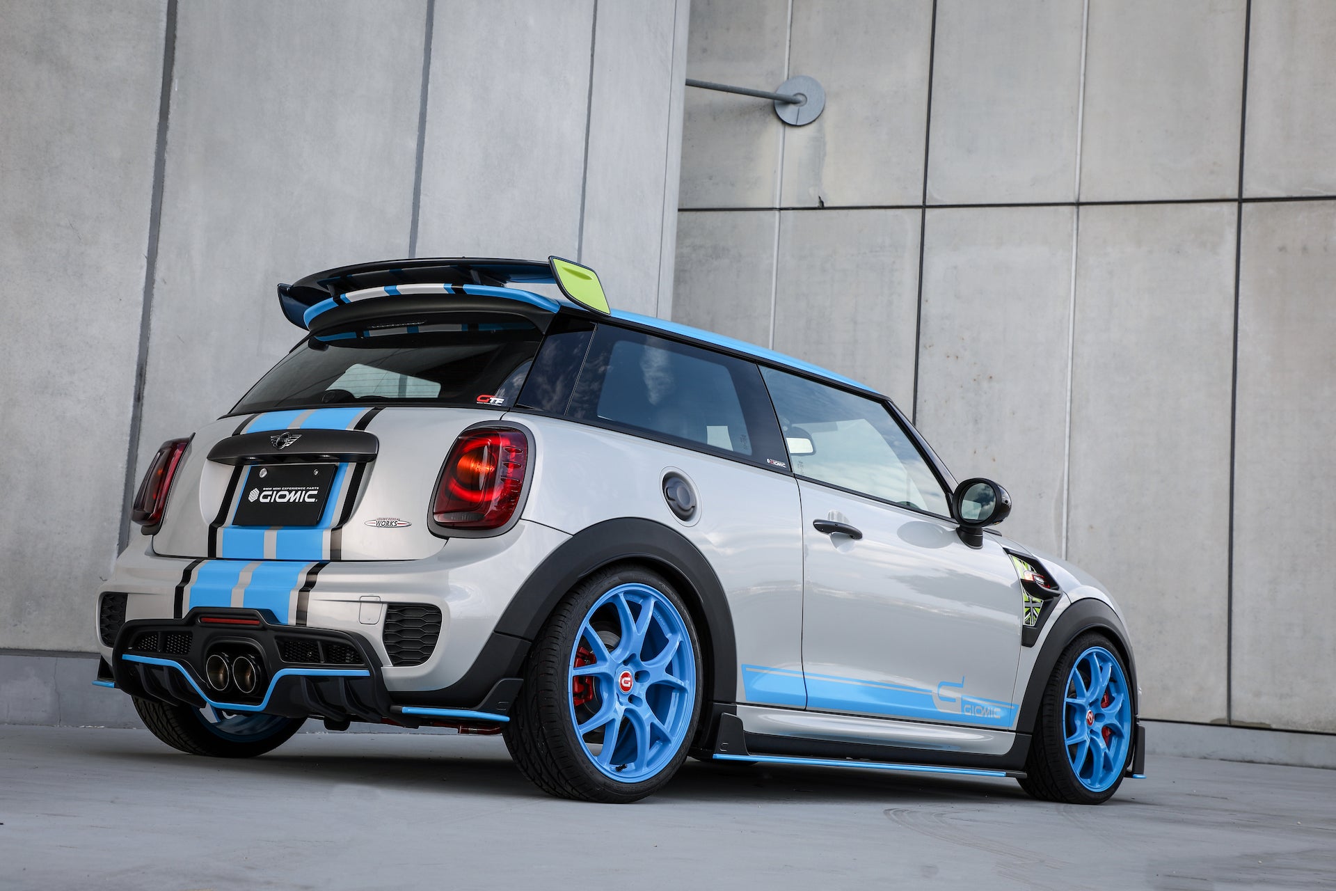 GTスタイル・ウイング・キット for F56