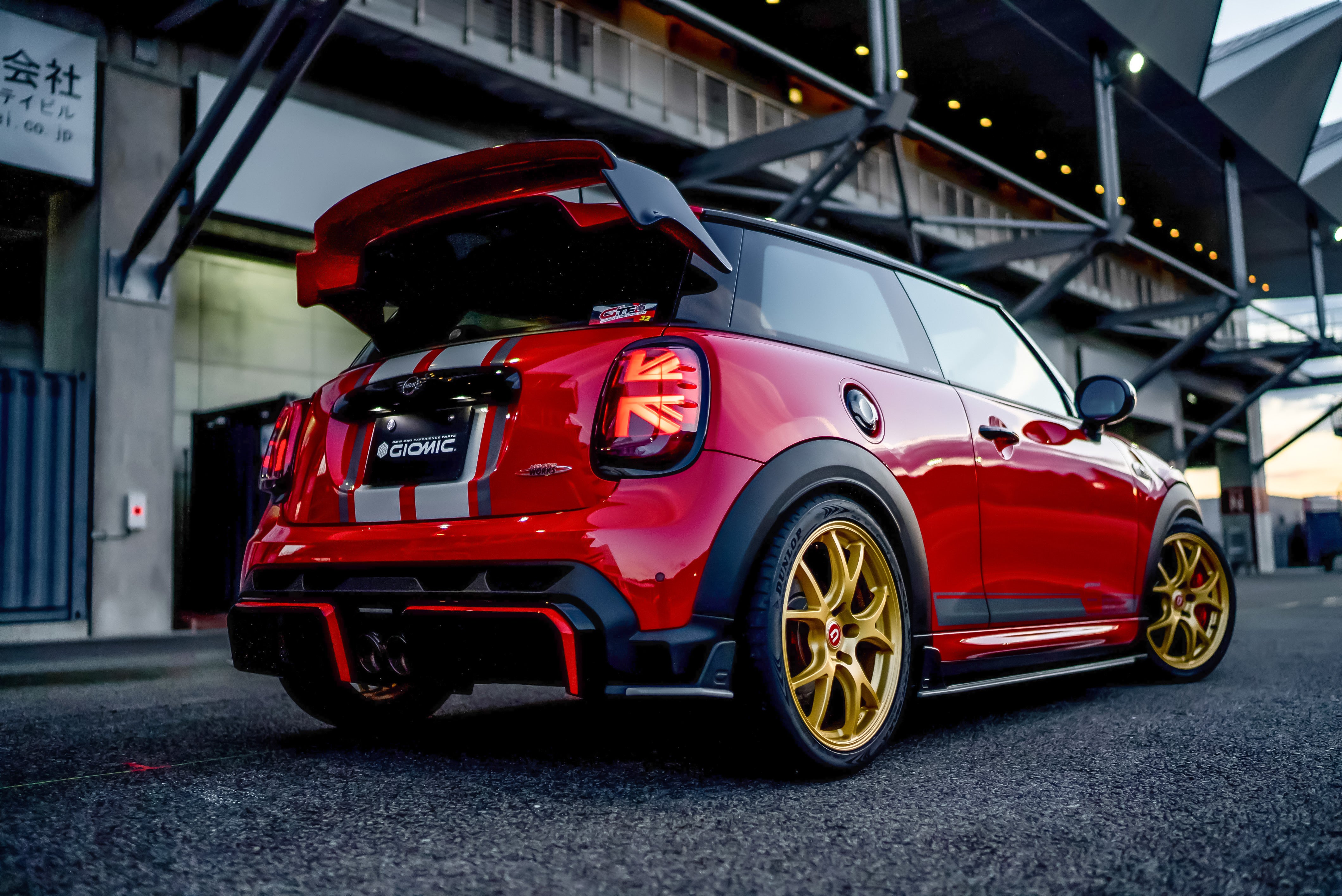 EVO・スタイル・ウイング・キット for F56